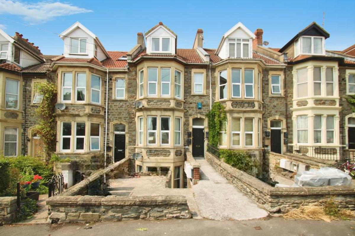 Flat Knowle Road in Bristol