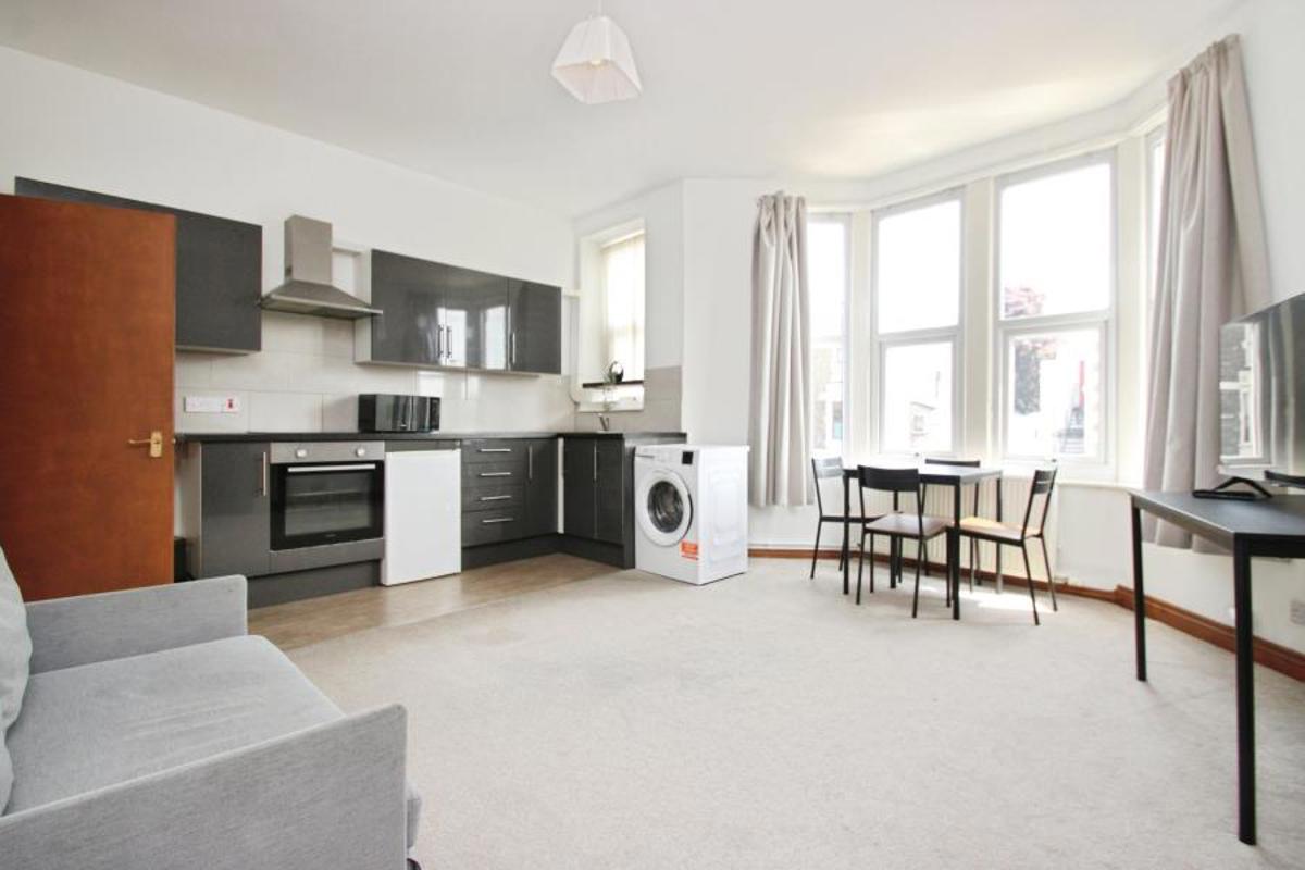 Flat Knowle Road in Bristol