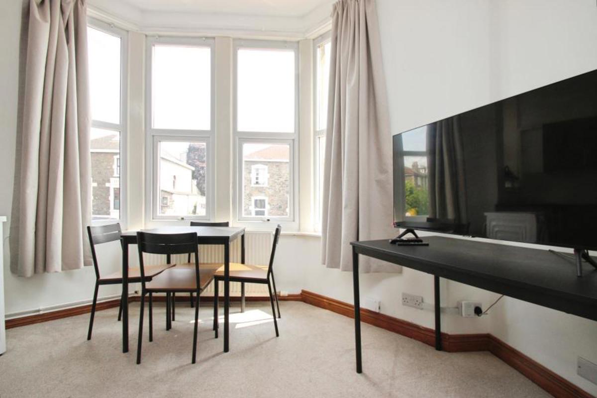 Flat Knowle Road in Bristol