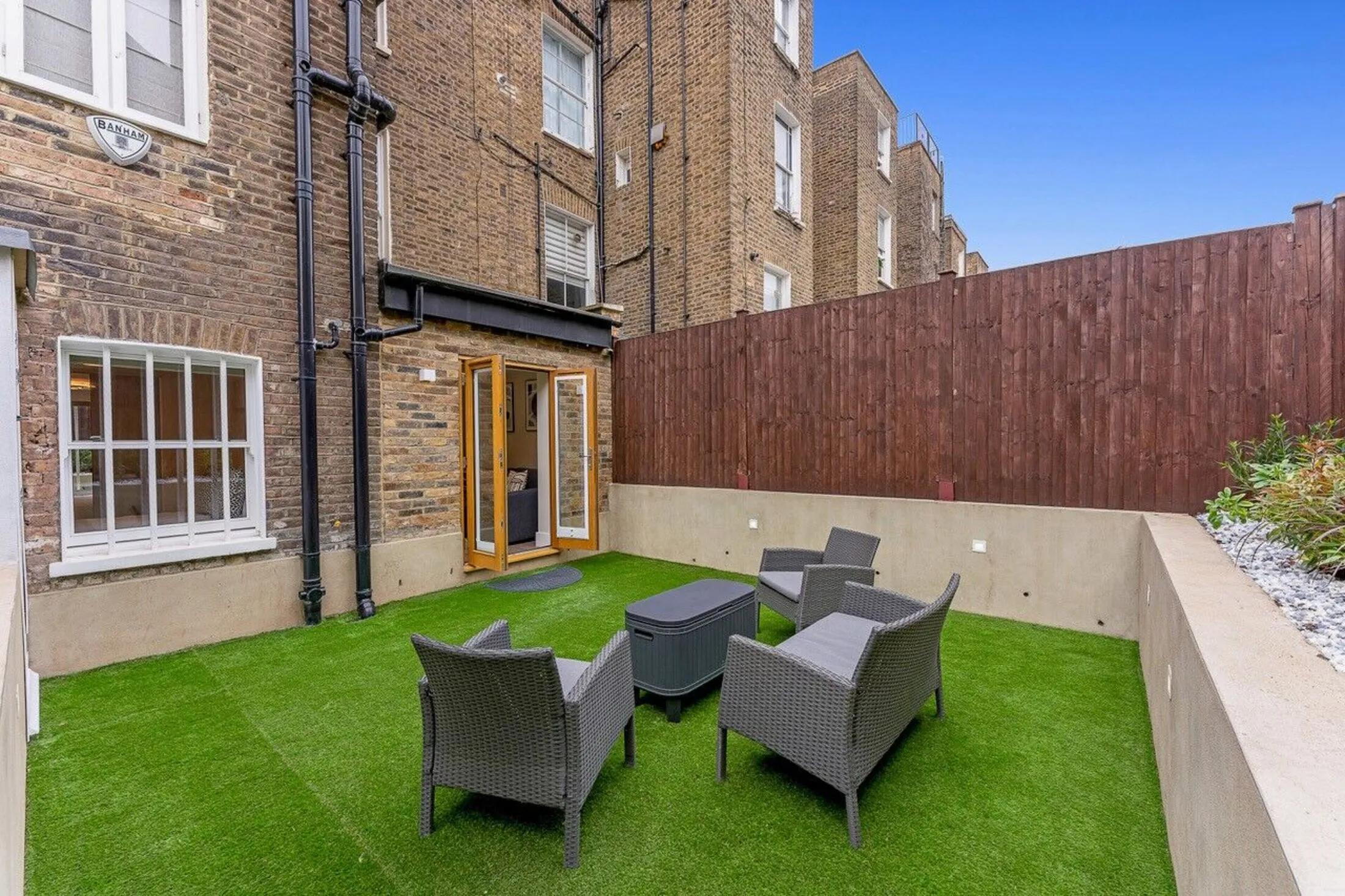 Flat Lancaster Road in Greater London