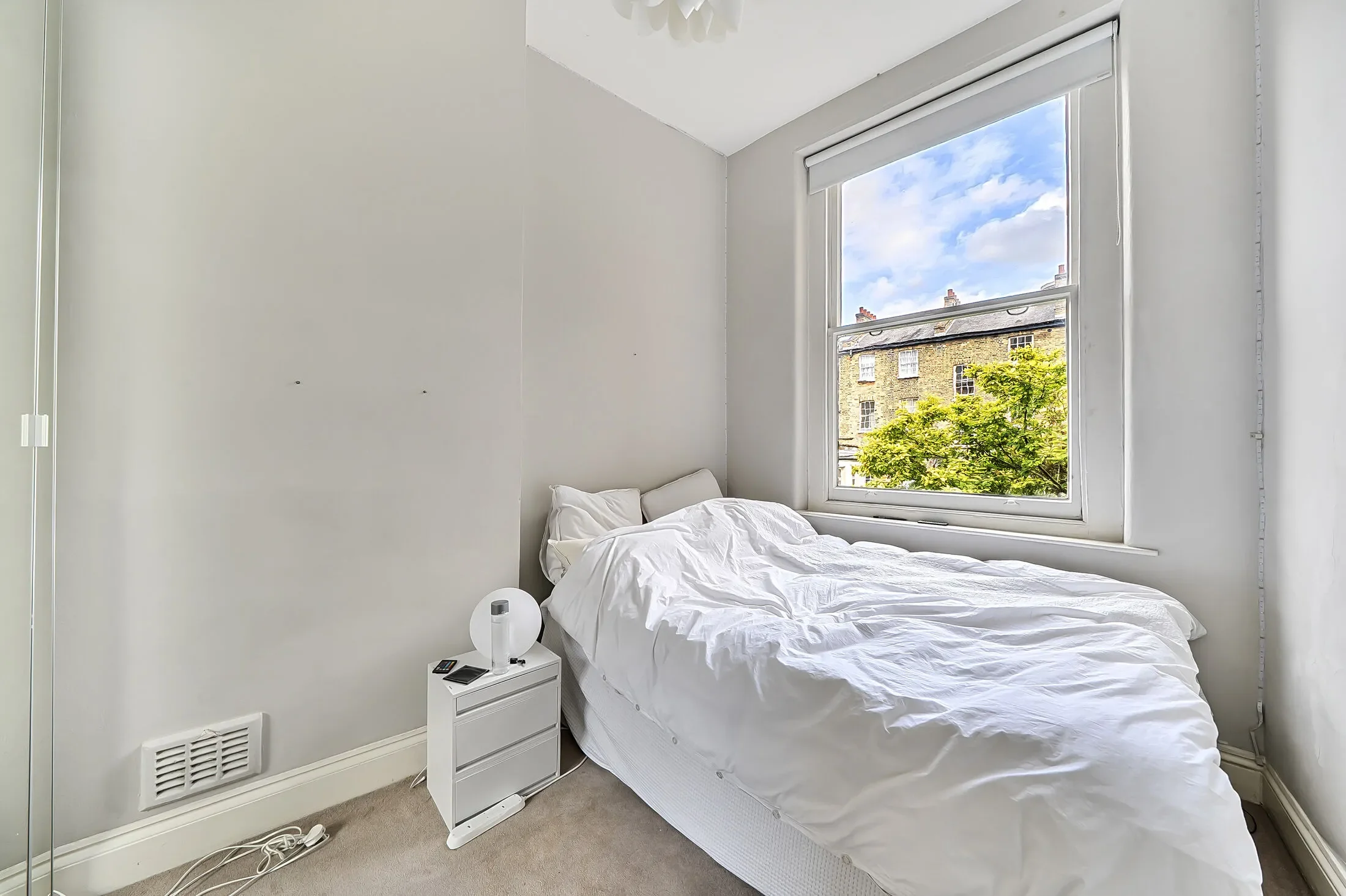 Flat Vauxhall Bridge Road in City of Westminster