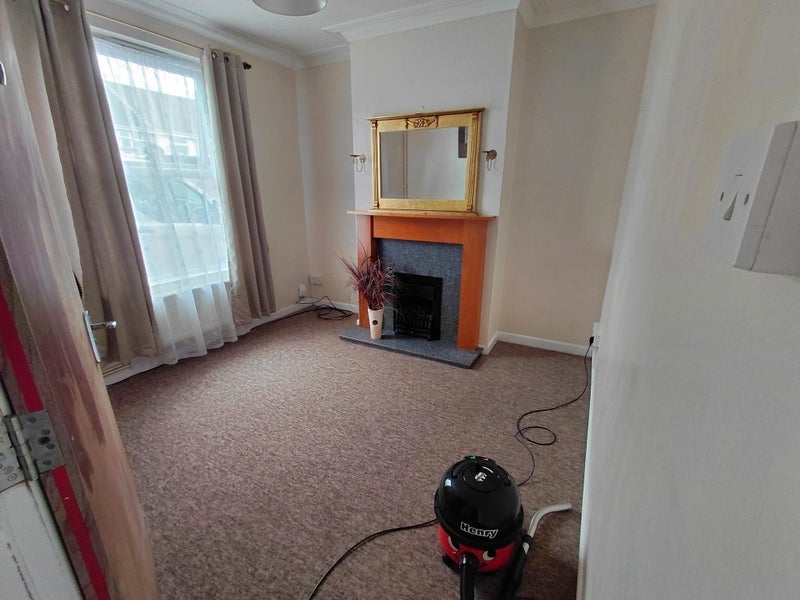 Room Highridge Road in Bristol