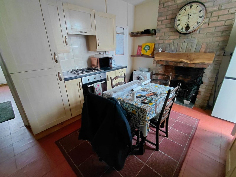 Room Highridge Road in Bristol