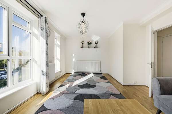 Flat Pentland Gardens in Greater London