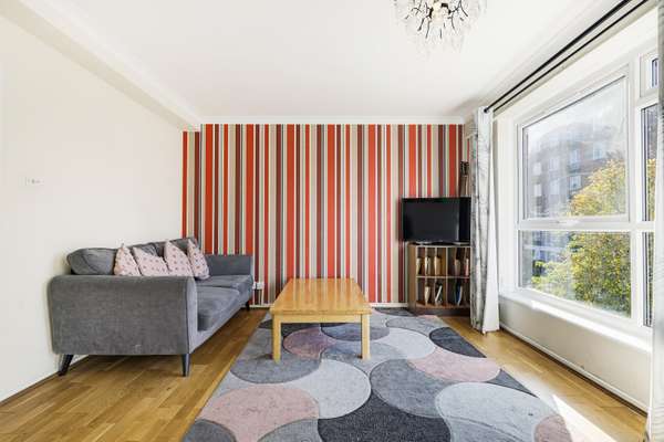 Flat Pentland Gardens in Greater London