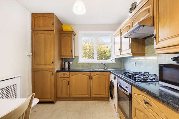 Flat Pentland Gardens in Greater London