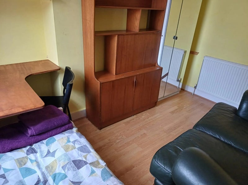 Room Wilson Road in Greater London
