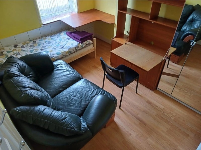Room Wilson Road in Greater London