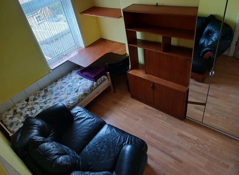 Room Wilson Road in Greater London