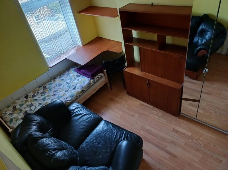 Room Wilson Road in Greater London