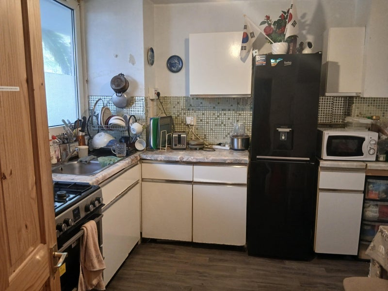 Room Deeley Road in Greater London