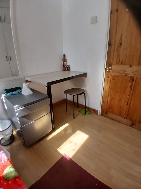 Room Deeley Road in Greater London