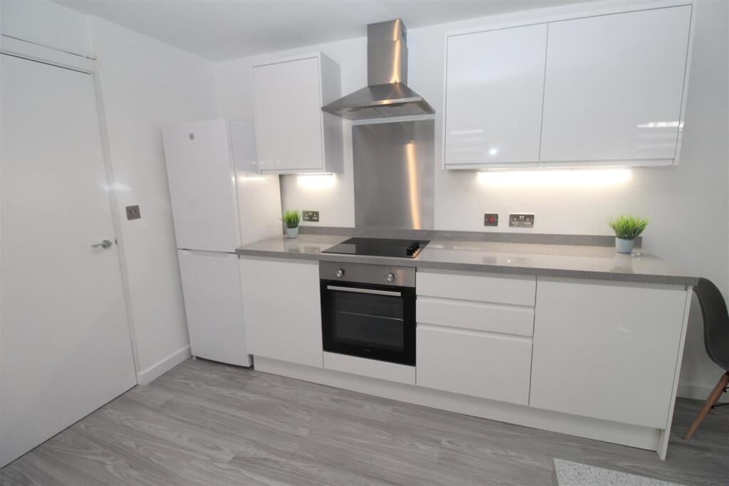 Flat Connaught Road in Cardiff
