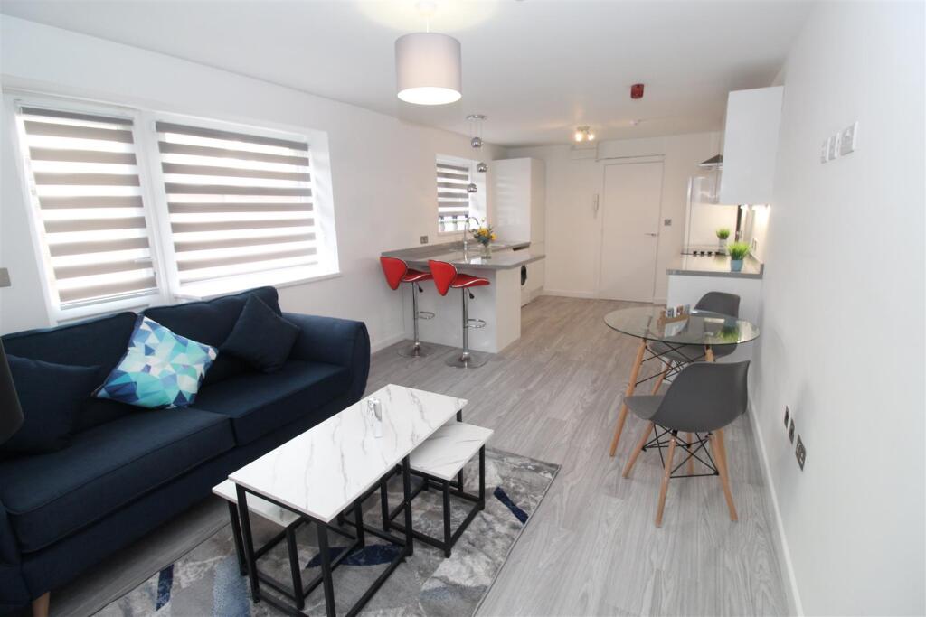 Flat Connaught Road in Cardiff