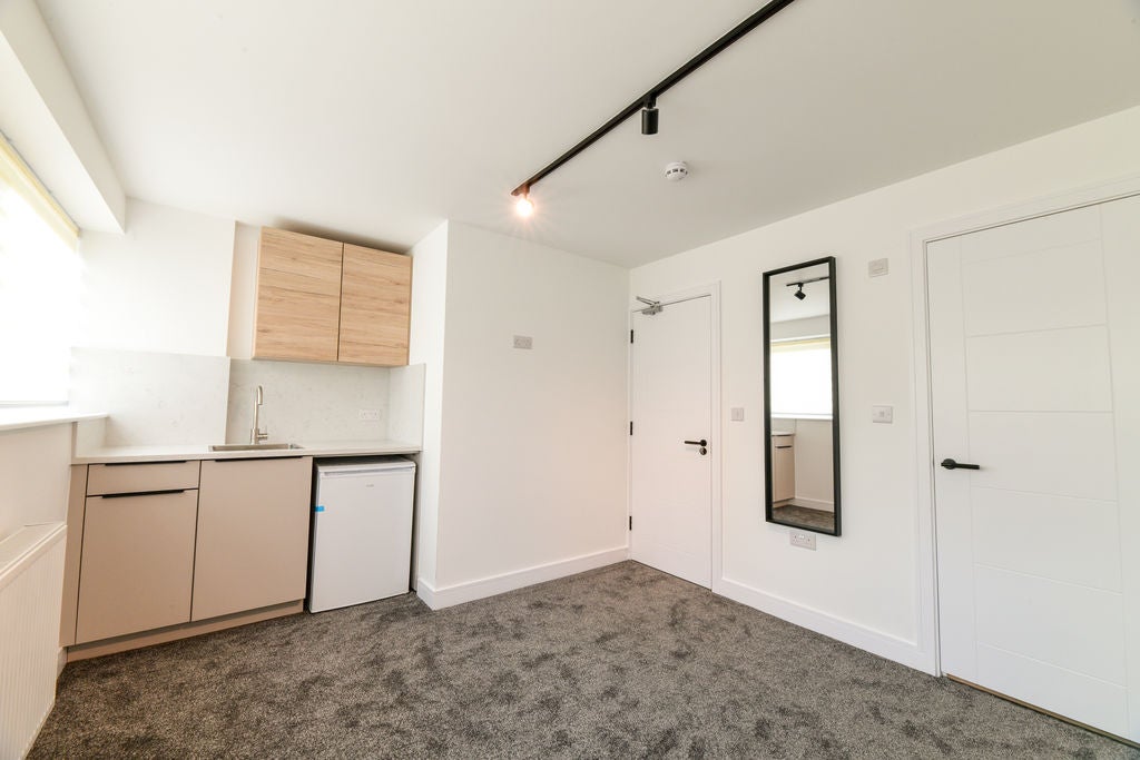 Room Albert Drive in Greater London