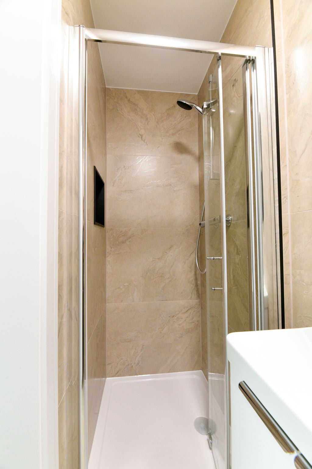 Room Albert Drive in Greater London