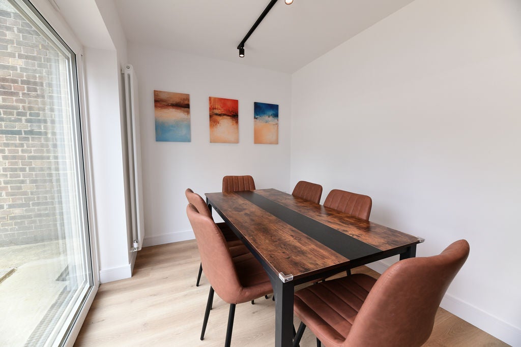 Room Albert Drive in Greater London