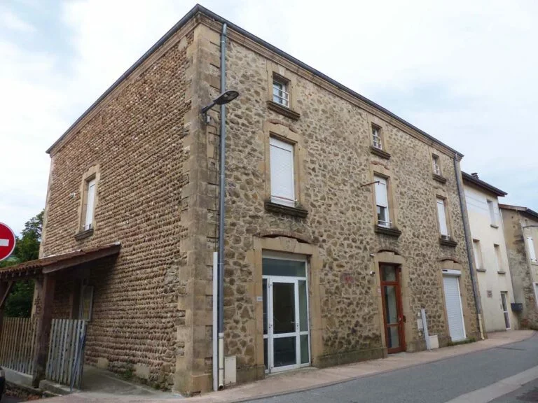 Appartement Place du Laris à Saint-Christophe-et-le-Laris