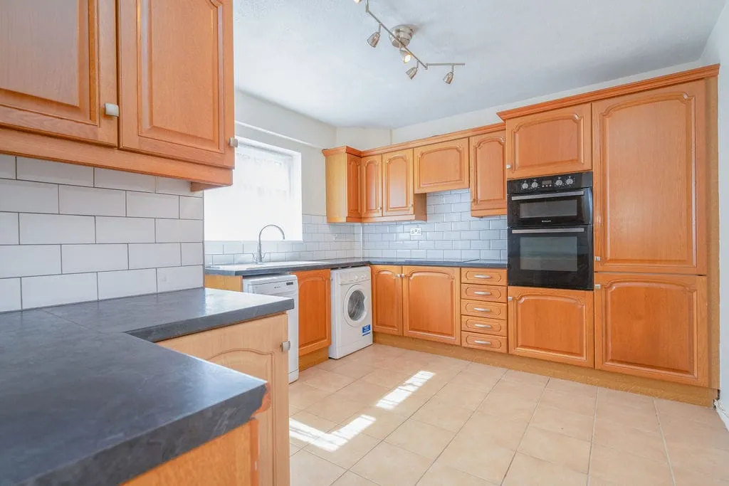 Flat Anslow Gardens in Iver