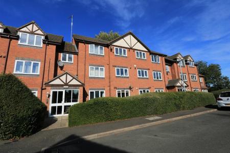 Flat Cobham Green in Warwick