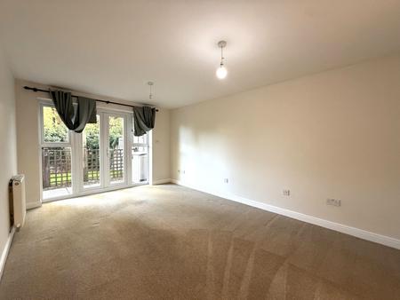 Flat Cobham Green in Warwick