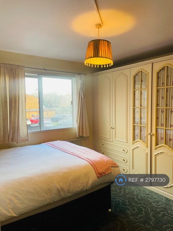 Room St. Clement Close in Greater London