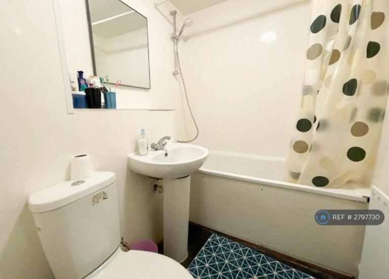 Room St. Clement Close in Greater London