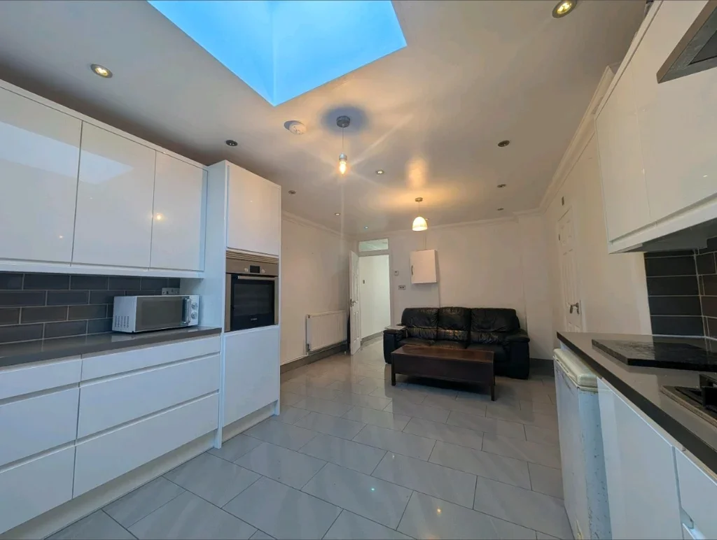 Room Celtic Street in Greater London