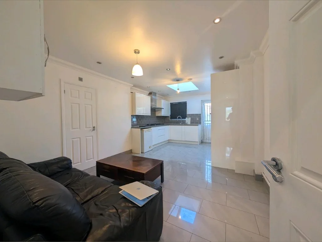 Room Celtic Street in Greater London