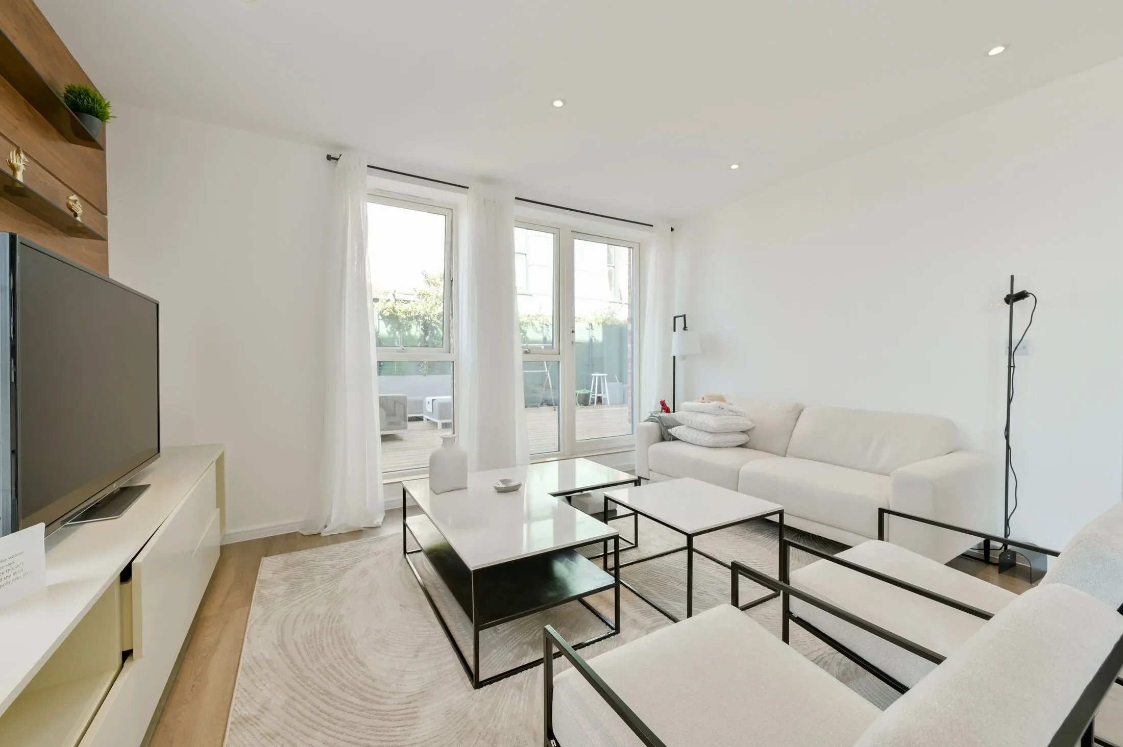 Flat Bollo Bridge Road in Greater London