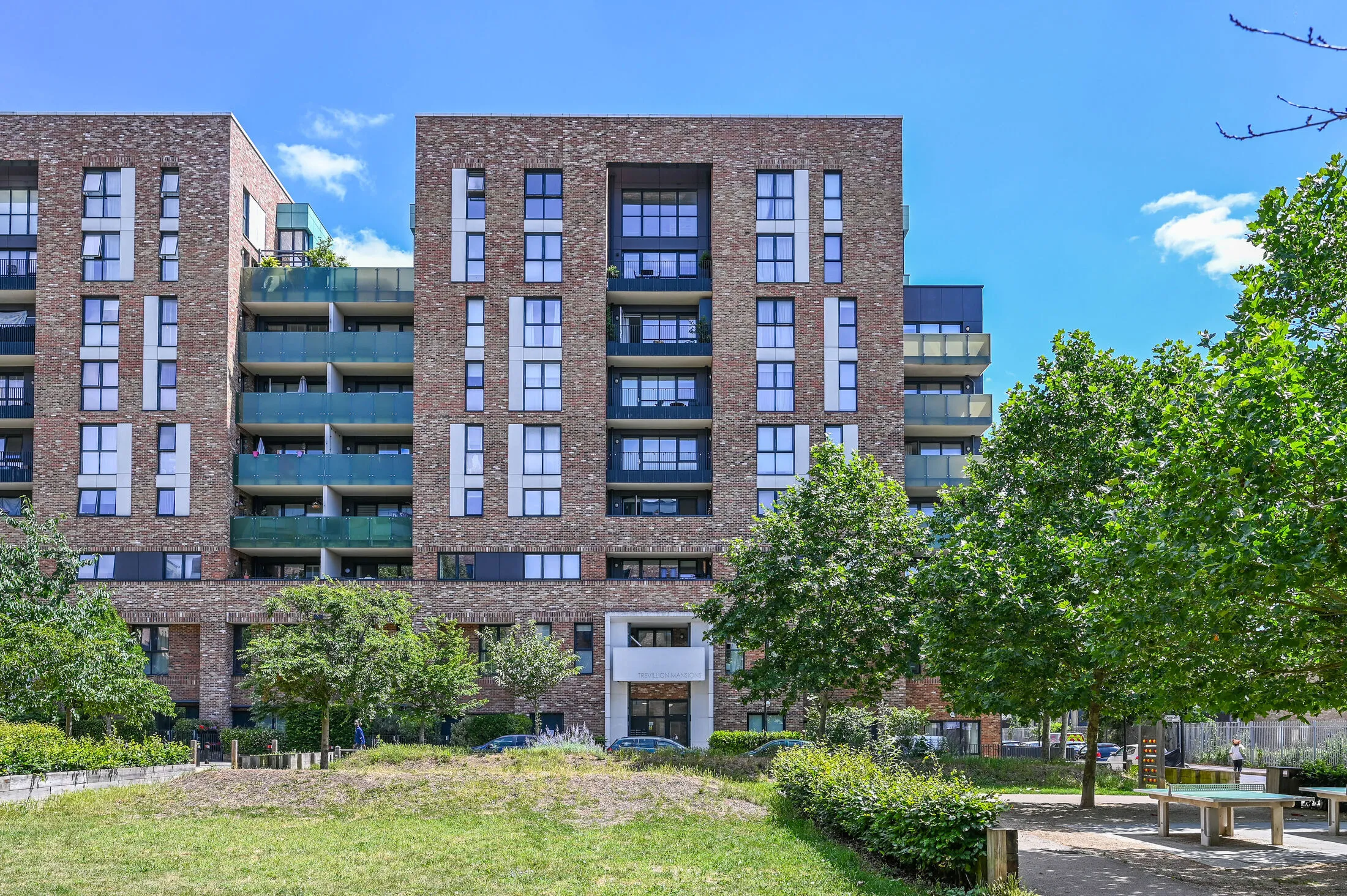 Flat Bollo Bridge Road in Greater London