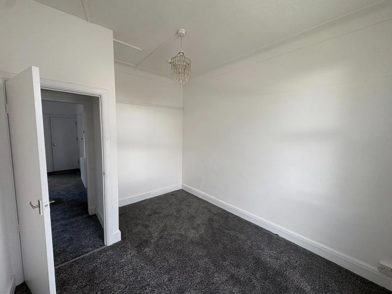 Flat Becontree Avenue in Greater London