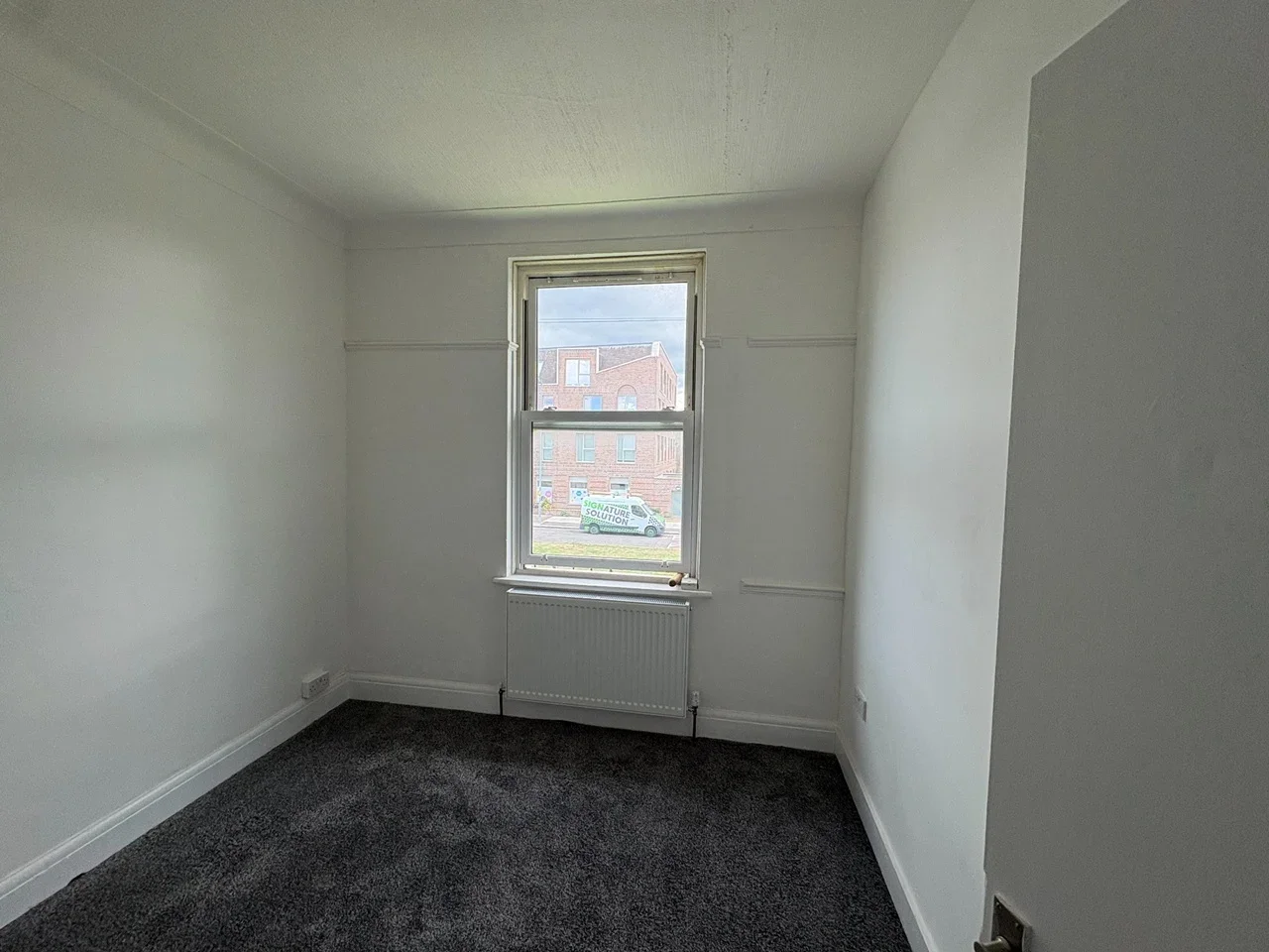 Flat Becontree Avenue in Greater London