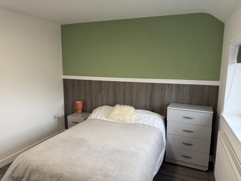 Room Foxlydiate Crescent in Redditch