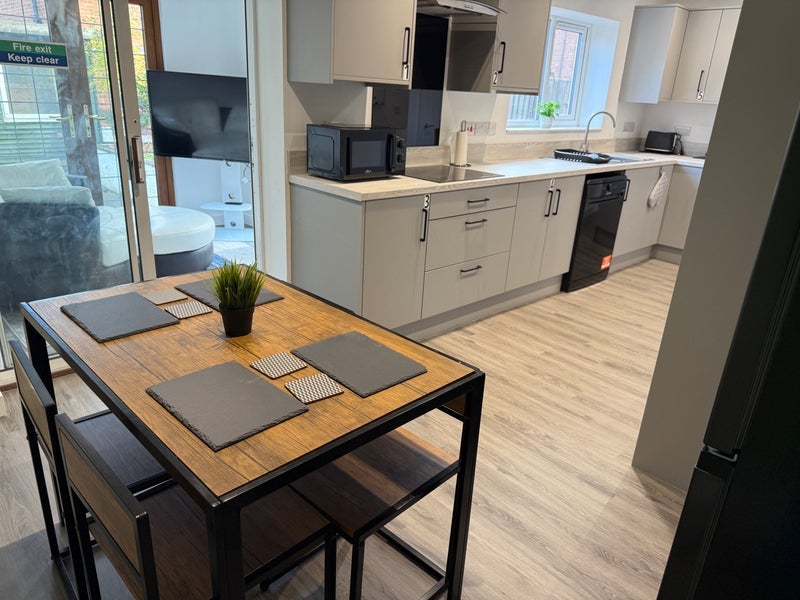 Room Foxlydiate Crescent in Redditch