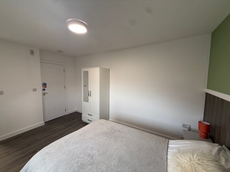 Room Foxlydiate Crescent in Redditch