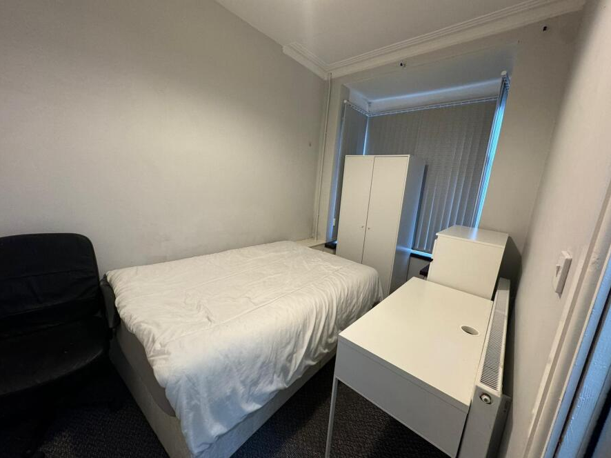 Room St Edward's Road in Birmingham
