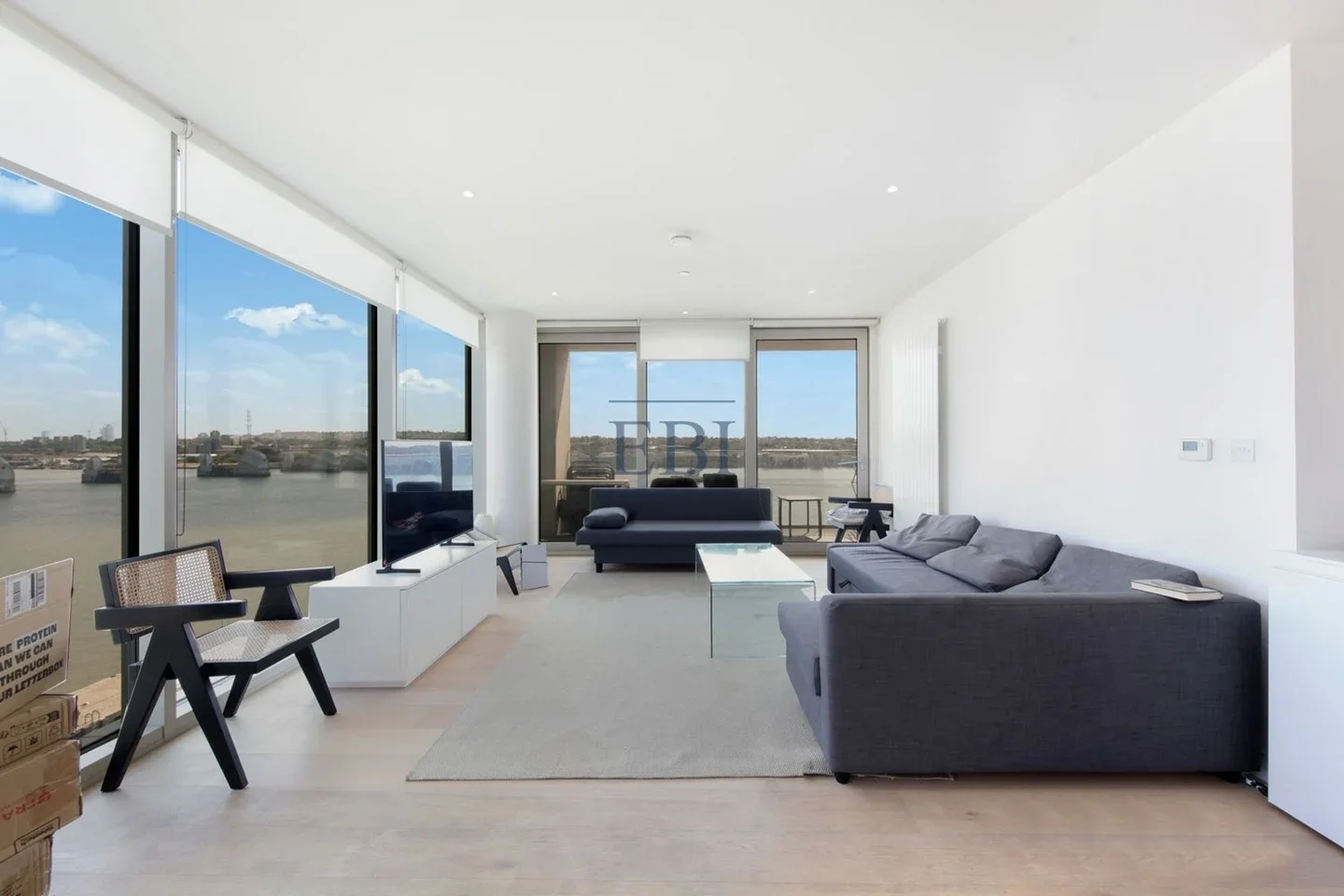 Flat Riverside Walk in Greater London