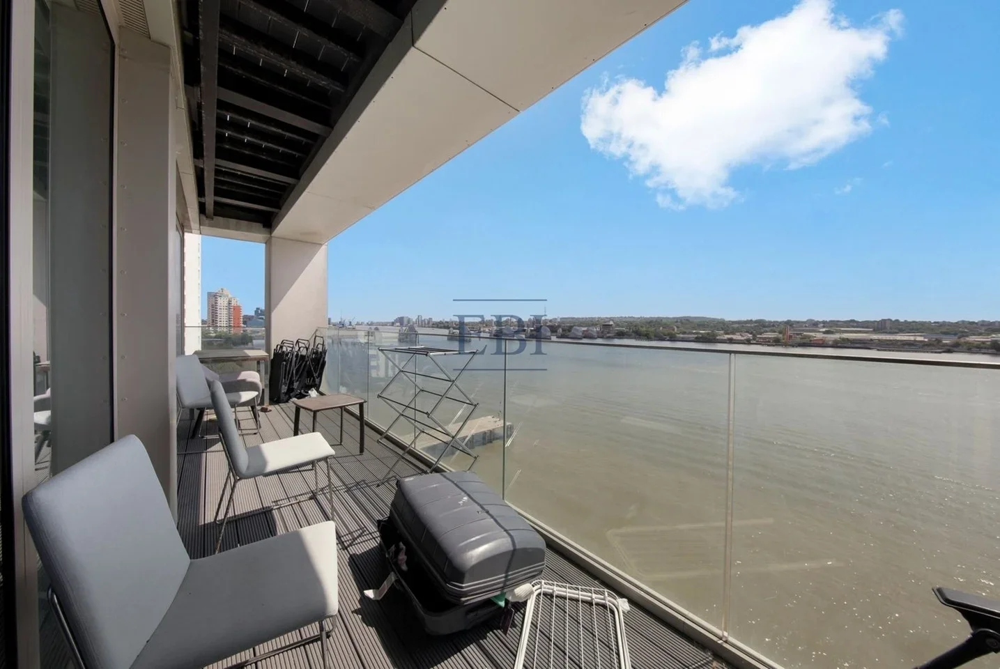 Flat Riverside Walk in Greater London