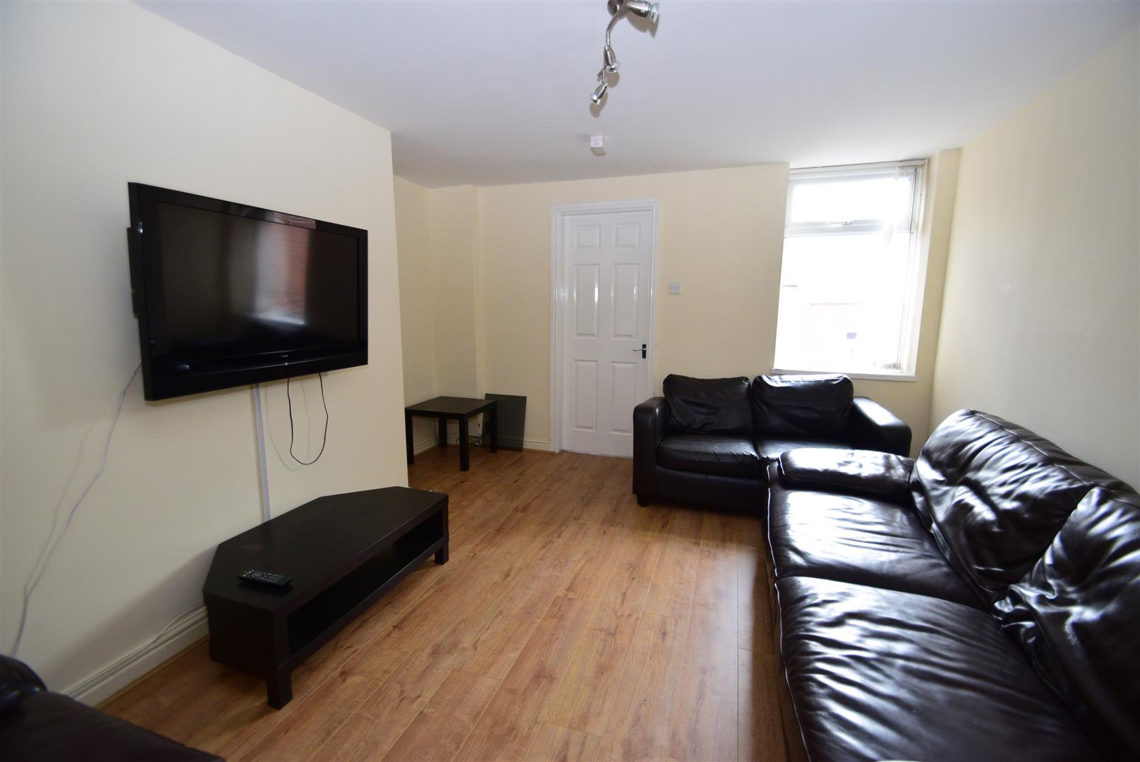 Flat Warwick Street in Newcastle upon Tyne