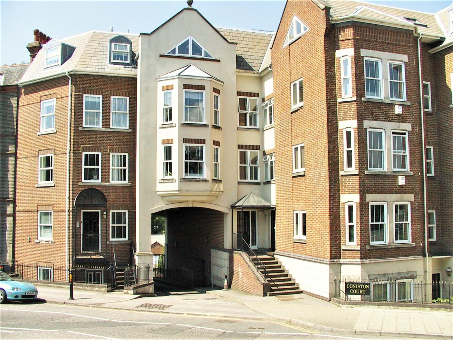 Flat High Street in Greater London