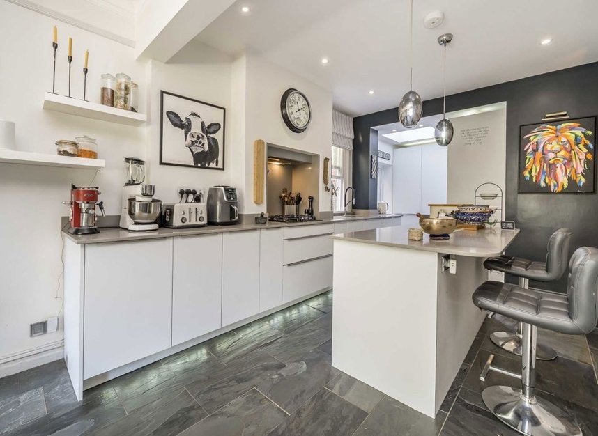 Flat Lynton Avenue in Greater London