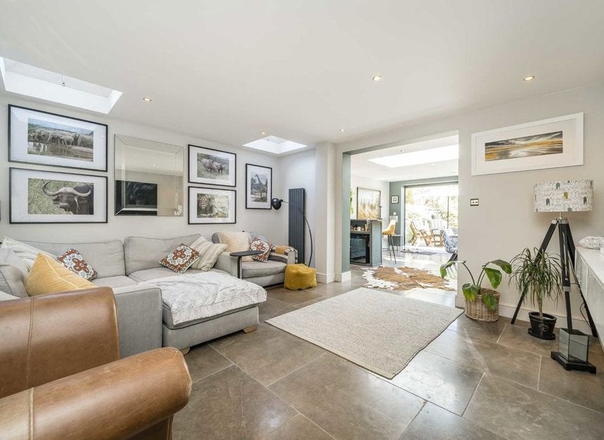 Flat Lynton Avenue in Greater London