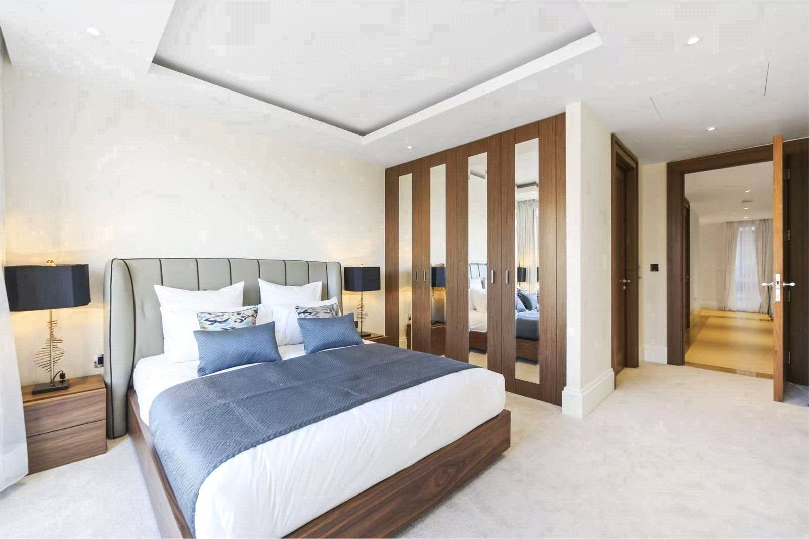 Flat Temple Place in City of Westminster