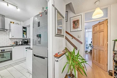 Flat Deverell Street in Greater London