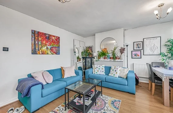 Flat Deverell Street in Greater London