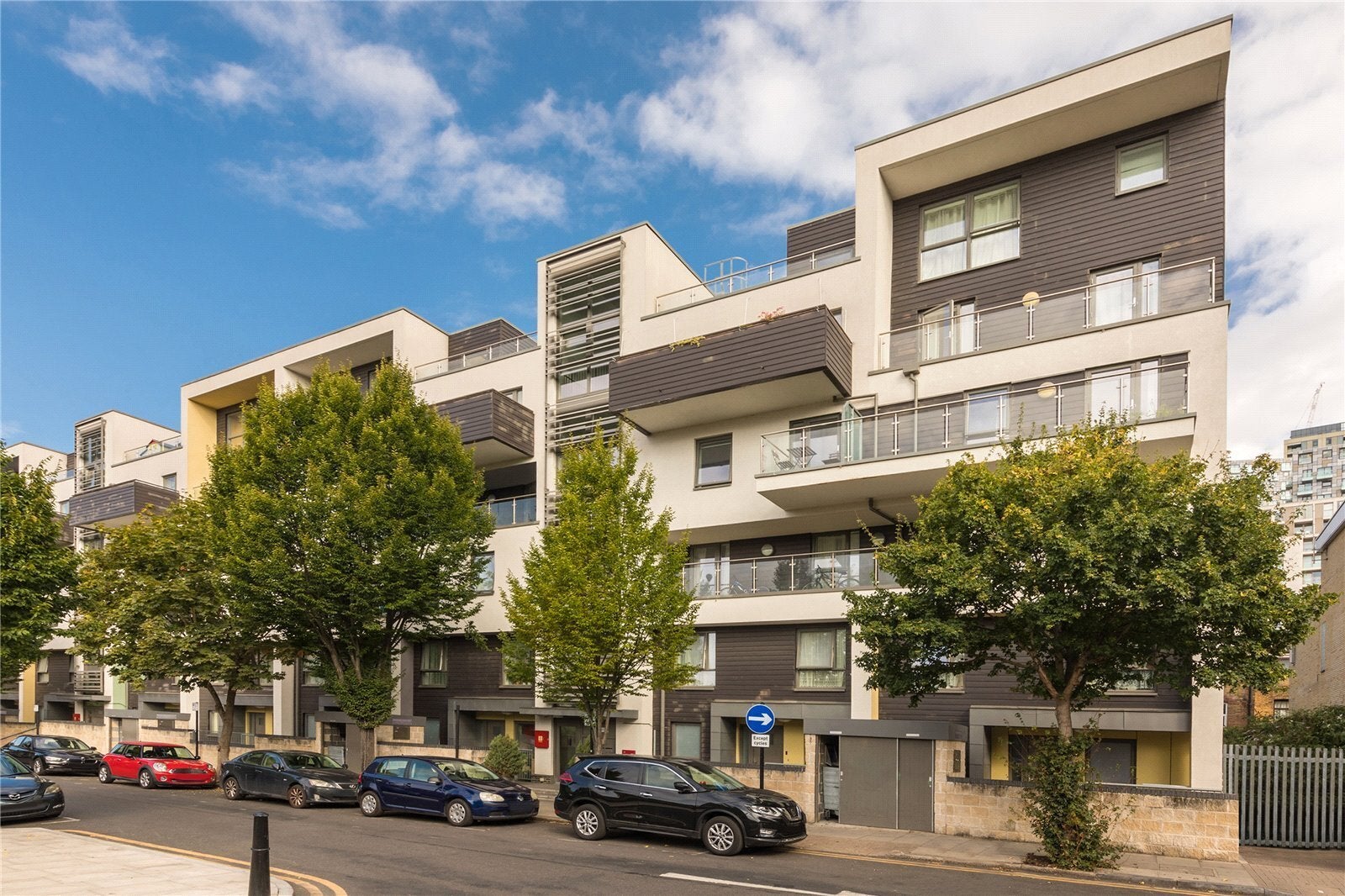 Flat Tiller Road in Greater London