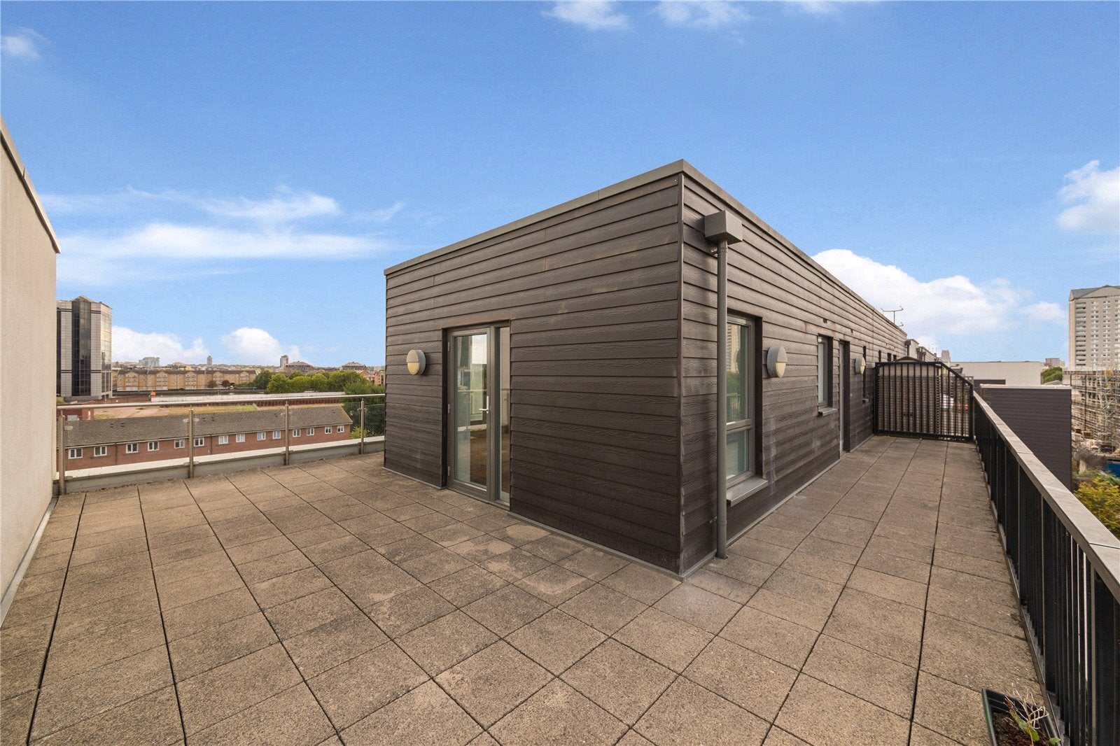 Flat Tiller Road in Greater London
