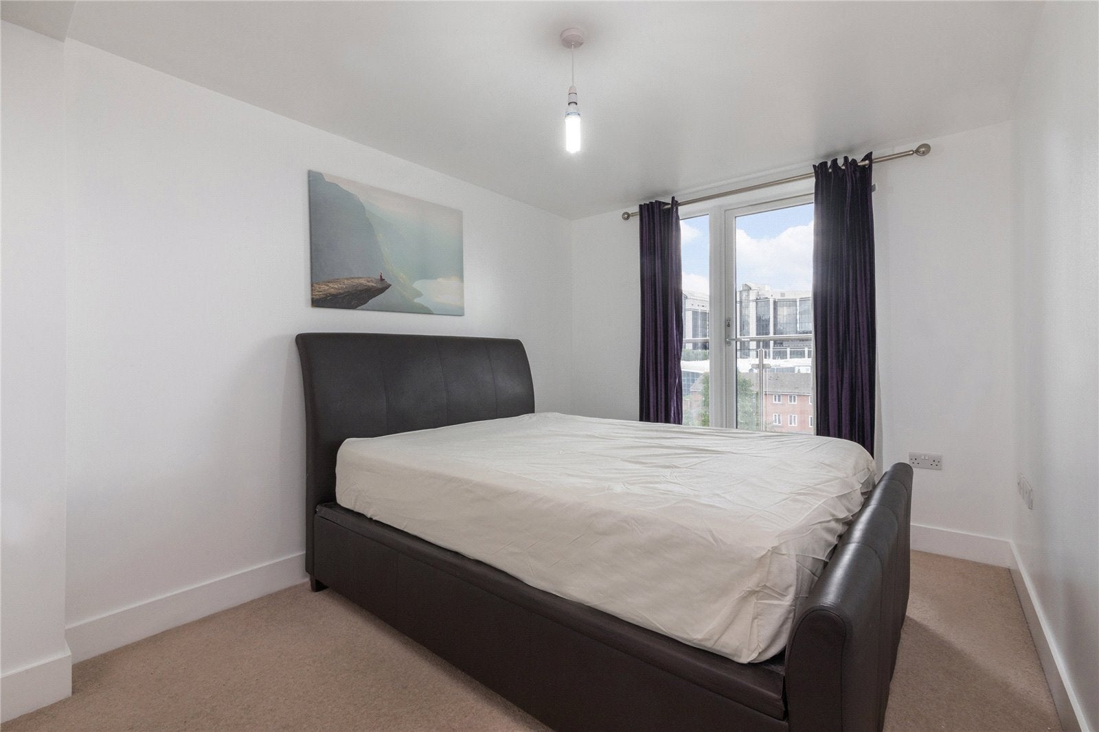 Flat Tiller Road in Greater London
