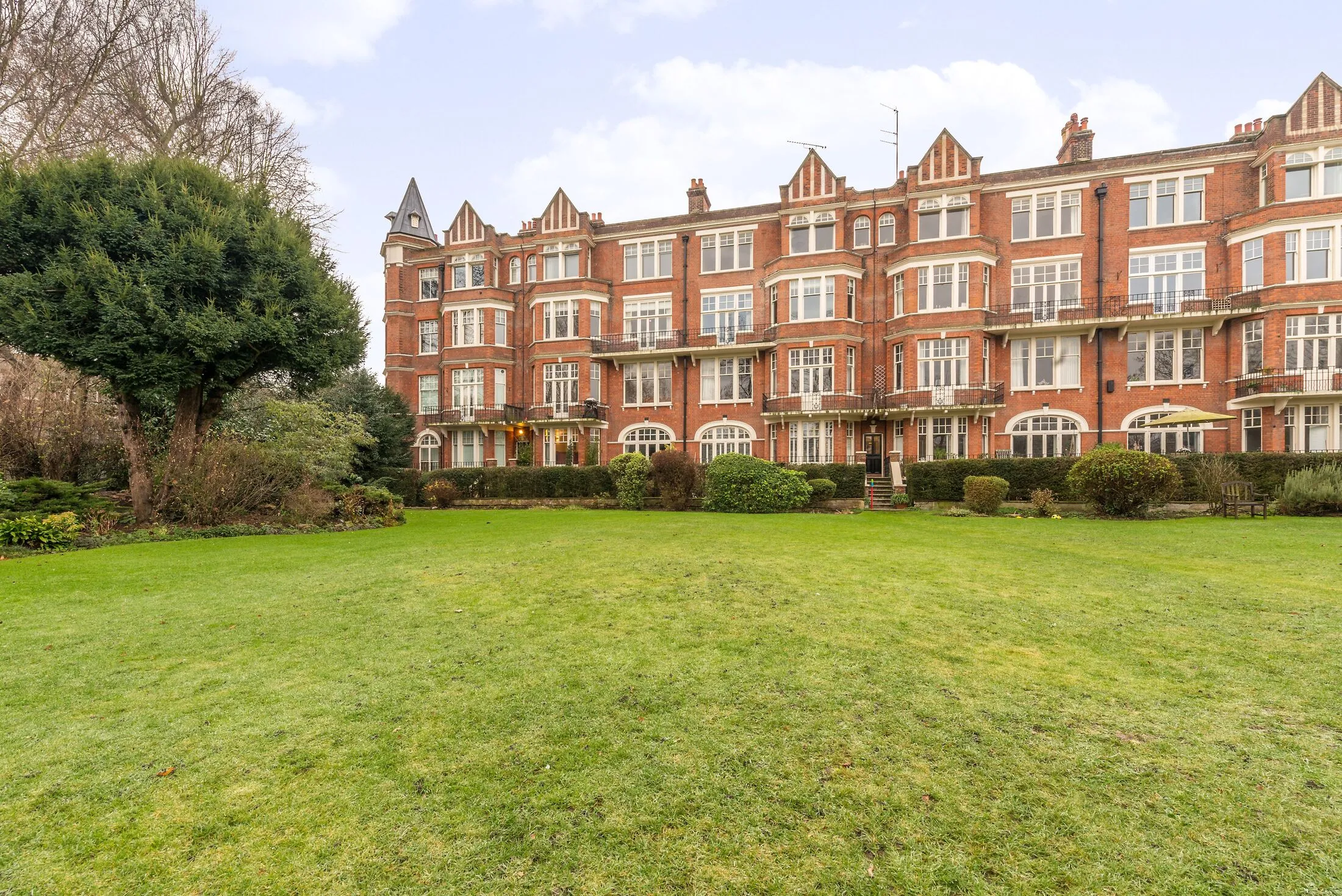 Flat Richmond Road in Greater London